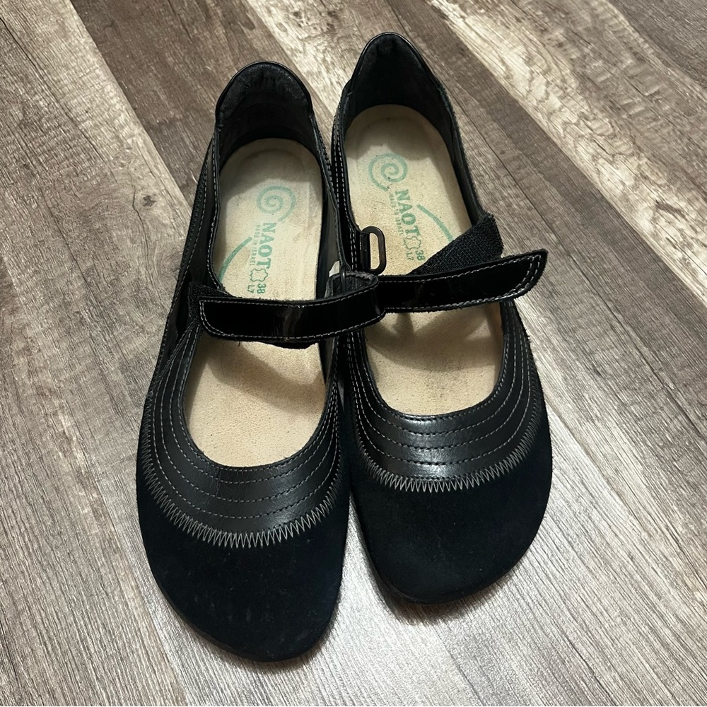 Naot Kirei Suede/Leather
Combo Flats, Black, size 7.5/38